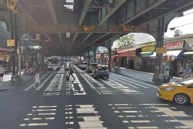 The intersection of Roosevelt Avenue and 75th Street